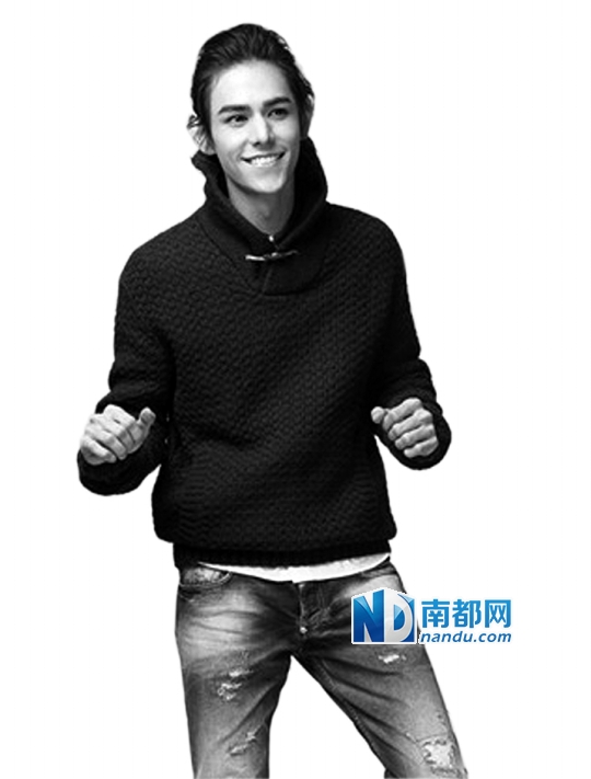 韩国演员李贤宰“投靠”小四出演《小时代3》。