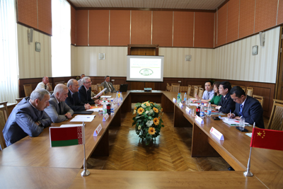 驻白俄罗斯大使崔启明访问白俄罗斯国立工业大