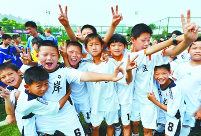 尚文地产杯第20届武汉晚报中小学生足球赛开
