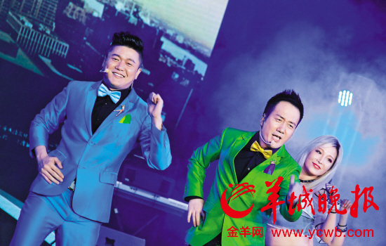 “筷子兄弟”在现场劲歌热舞