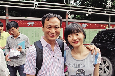 刘湘南这两天每天陪女儿吃饭,但从不主动提及