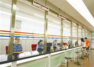 取号机、滚动屏、查询系统… 这是银行大厅吗