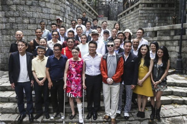 冯小刚电影公社正式开业 众星留手印