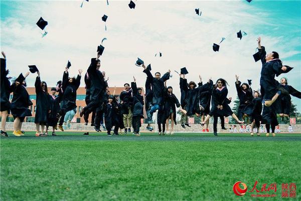 西安:大学生晒婚纱毕业照(高清大图)|照片|学院