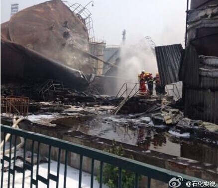 南京扬子石化原油罐爆炸起火续:明火已被扑灭