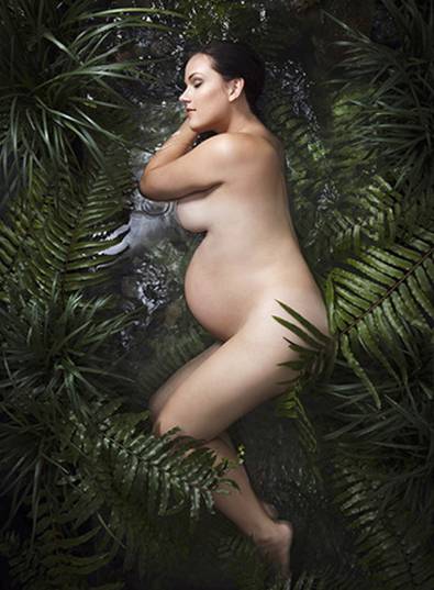 《野外分娩》节目将即将分娩的女性带入森林等自然环境中一天，等待生产。