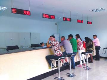 顺庆工商成立办证换照大厅 日办业务破百|办证