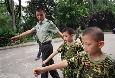 军事化训练、严明的纪律 为孩子养成好习惯养