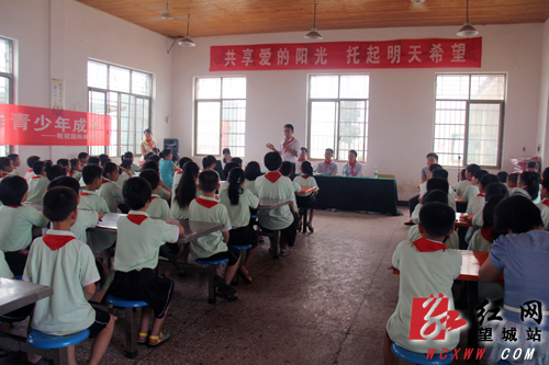 长沙市教育局将优质教育送到望城区乌山镇孩子
