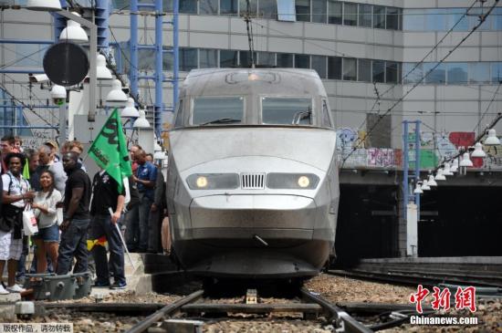 法国铁路多地员工决议复工 大巴黎地区仍强硬