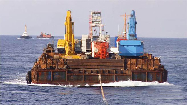 6月18日，台政府已输送年夜型机具至南沙承平岛，将兴建码头供3千吨级的船舰靠泊。 图片来历：台湾《中时电子报》