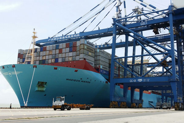 全球最大集装箱美迪马士基号首航南沙