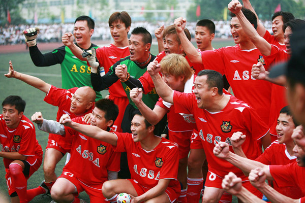 揭香港明星队主力球员 逗趣外号曝光球技(图)