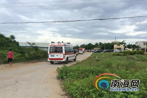 公安、消防、急救车等赶往现场处置。