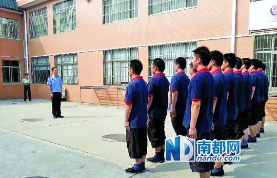 江苏南通收教所请武警来教队列。