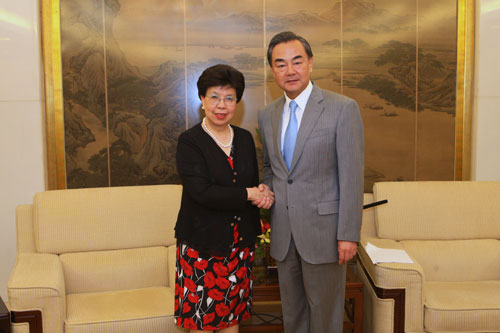 王毅外长会见世界卫生组织总干事陈冯富珍|世