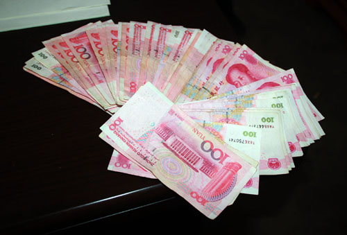 孝昌三轮哥捡4900元现金不动心报警奉还(图