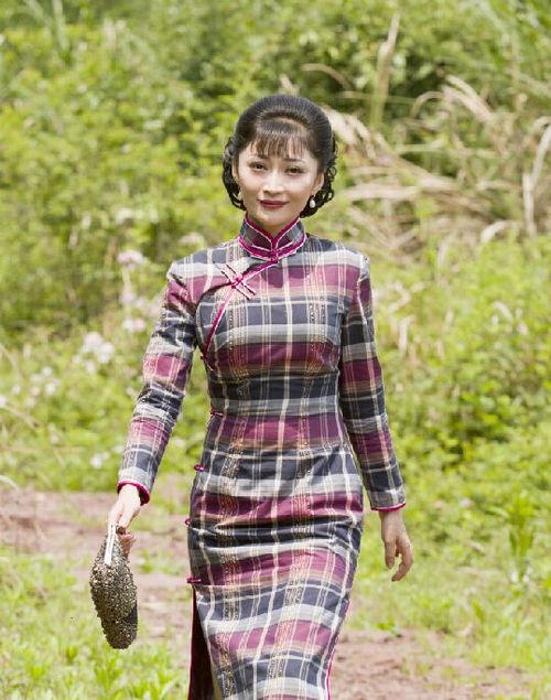谍战戏《狐影》热拍 葛玟希上演乱世t台秀