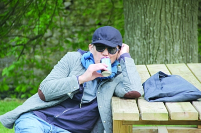 偷懒秦汉自称“奸诈之人” 刘烨遇热情粉丝招架不住|刘烨|雷恪生_凤凰资讯