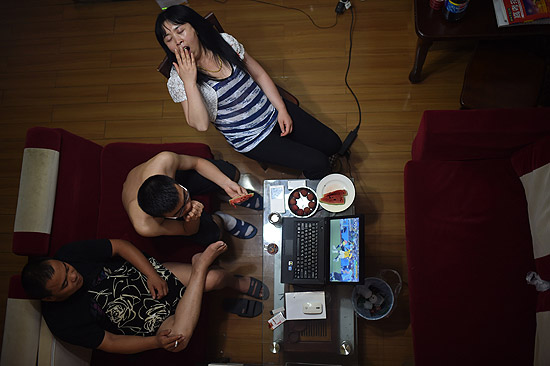 刘继伟在父母陪伴下观看世界杯比赛|父母|世界