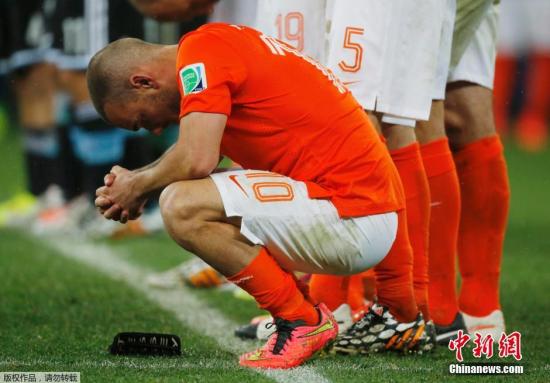 30岁老将斯内德无缘决赛强忍泪:阿根廷在拖时