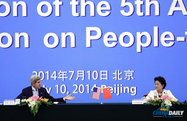 7月10日，国务院副总理刘延东与美国国务卿克里在北京共同主持第五轮中美人文交流高层磋商全体会议。（图片来源：路透社）