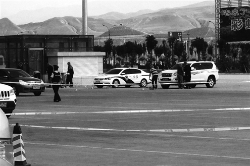 机场垃圾桶爆炸一保洁员轻伤|机场|停车场