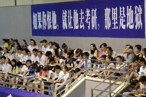 济南:3500名考研大学生在体育馆集体“上大课”(图)