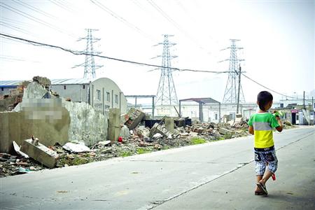 　　□浏翔村蕰北路高压走廊一带的违章建筑正在被陆续拆除