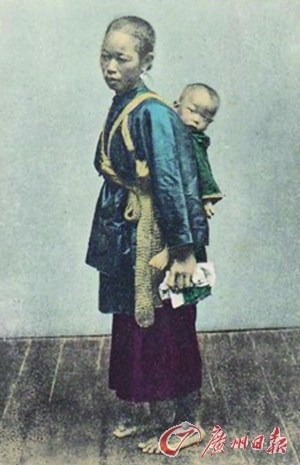 清代一对生活困苦的母子。