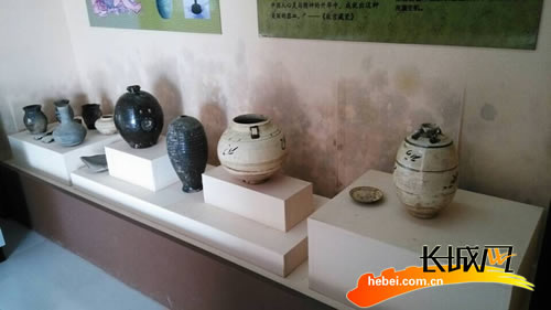 展室的陶瓷文物。长城网记者 郭洪杰摄