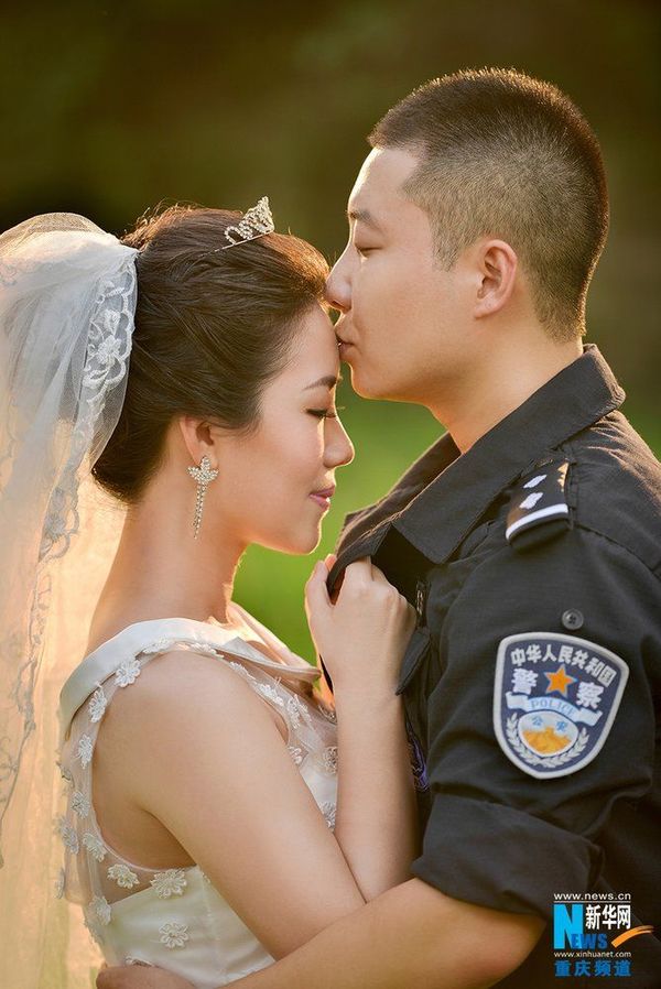 特警婚纱照图片_特警车