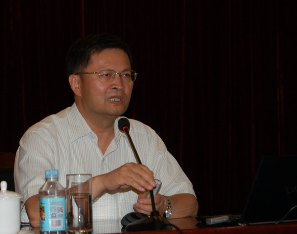 谭天伟校长在山东东岳集团作专题报告-中国学