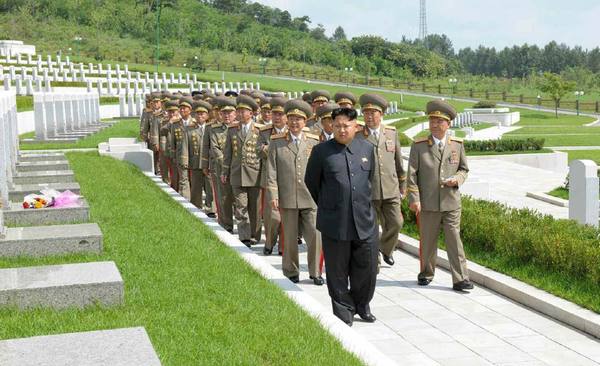 金正恩到烈士陵园献花 纪念朝鲜战争停战61周年(图)