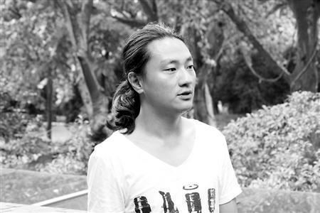 李宁,1983年出生,31岁,2002年独自回沪。父亲是上海知青,在甘肃天水工作三十多年,目前尚未退休。母亲是浙江嘉兴人,退休后已经回到嘉兴生活