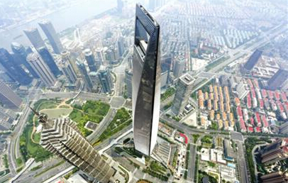 站在上海中心俯看，金茂大厦和环球金融中心就在脚下。