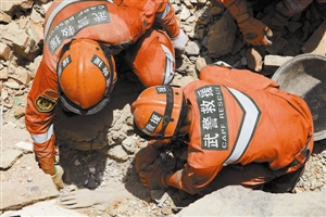 抢夺黄金救援72小时|救灾|灾区_凤凰资讯