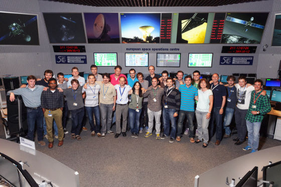 罗塞塔飞船地面控制中心导航团队工作人员合影