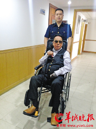 　　余彭年亲自出庭