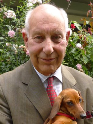 贝特霍尔德·冯·施陶芬贝格接受英国广播公司国际频道记者的采访