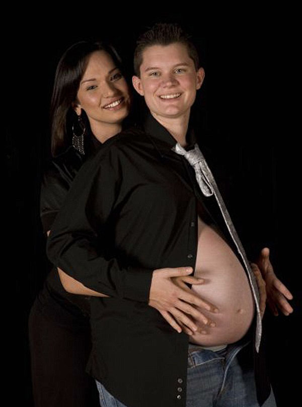 　　鲍泽夫妇希望等孩子长大些时，再告诉他们自己的真实性别。