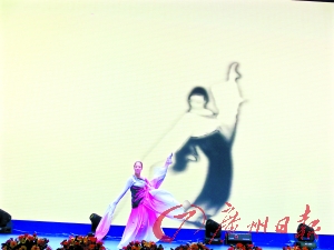 看<em>美女</em>玩转新派艺术|书法|书画_凤凰资讯