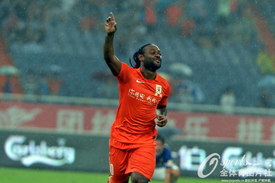 中超 洛维2射1传 鲁能4 0大胜申鑫近7轮首胜|鲁