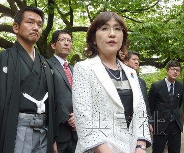 日本<em>女</em>阁僚再次<em>拜鬼</em> 或被安倍委以重任(图)|日