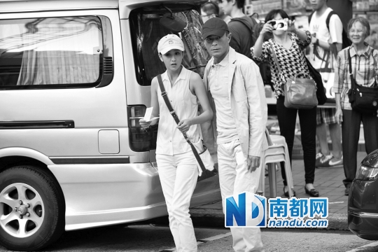 佟丽娅与古天乐在拍摄现场。
