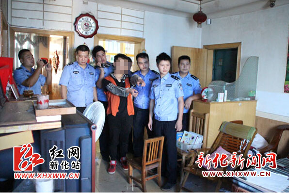 吴某帆指认现场之一（受害者客厅）