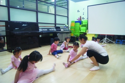 社区搭台,招募公益团队教跳中国舞|早教|爸爸