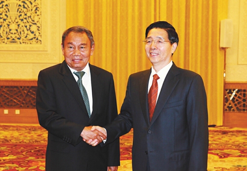 8月22日，中共中央政治局委员、中央政法委书记孟建柱在人民大会堂会见印度尼西亚国家反恐局局长姆拜。国务委员、公安部部长郭声琨参加会见。