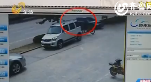 監(jiān)控發(fā)現(xiàn)可疑車輛（視頻截圖）