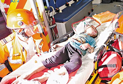 香港发生夺命火灾 一家五口3死2伤(图)|火场|火警